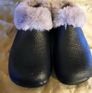 Unionbay Dark Gray/Brown Waterproof Slippers with Faux Fur. Women's Size 6